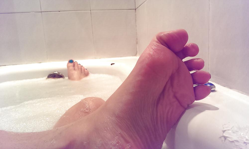 12P Sissyboy in der Badewanne