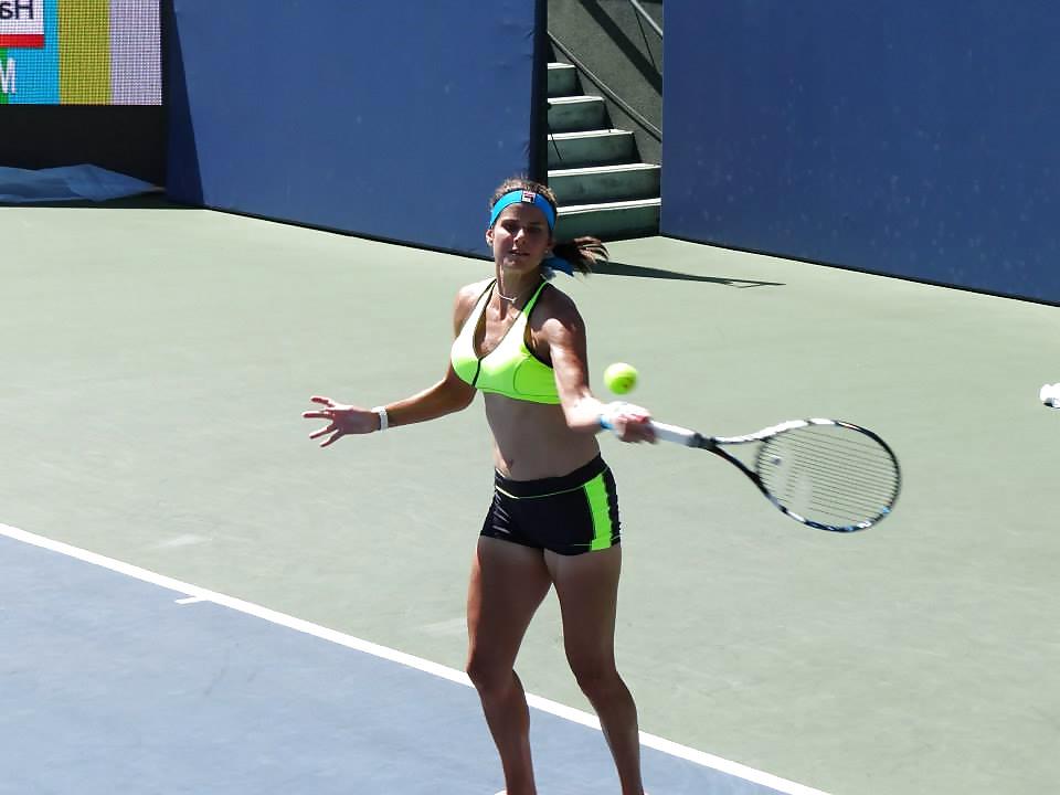 25P Hot Tennis Babes 2