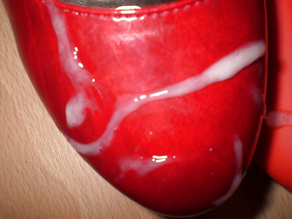 20P Cum on red heels