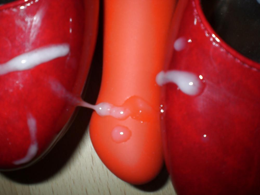 20P Cum on red heels
