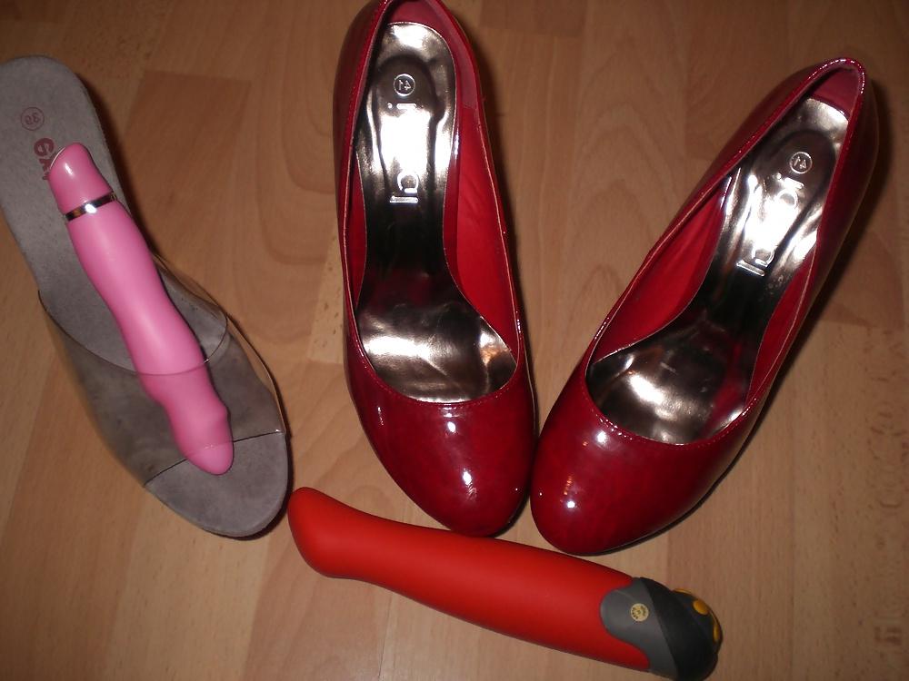 20P Cum on red heels