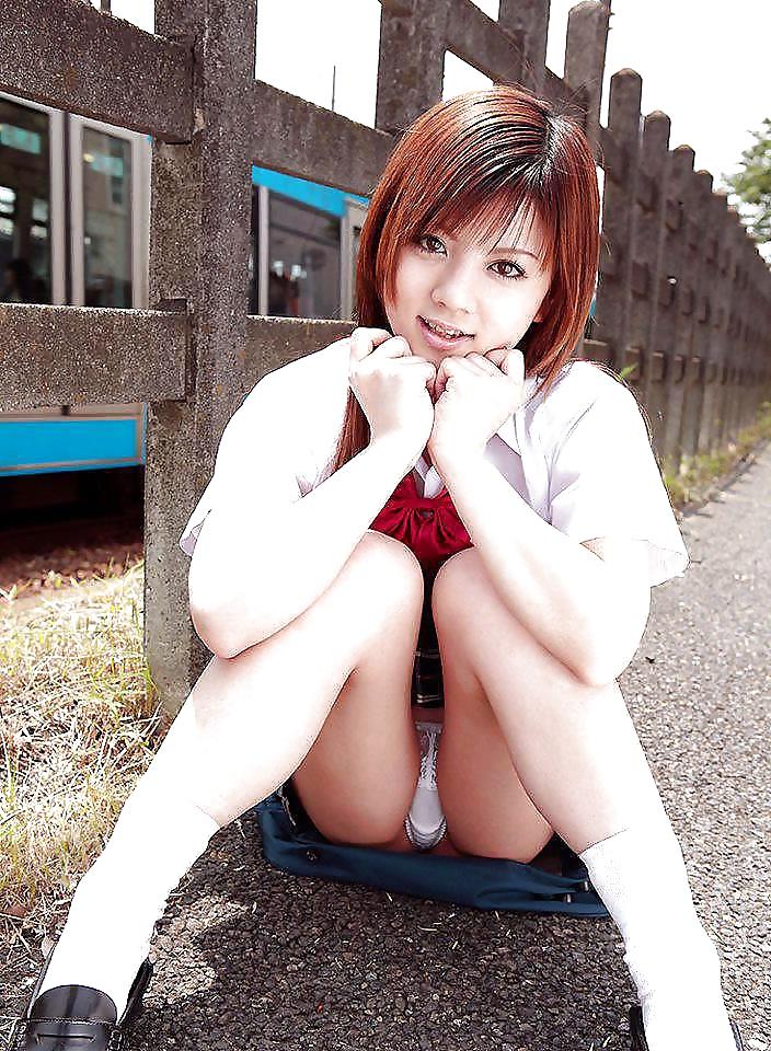 25P Japanese upskirt panties 