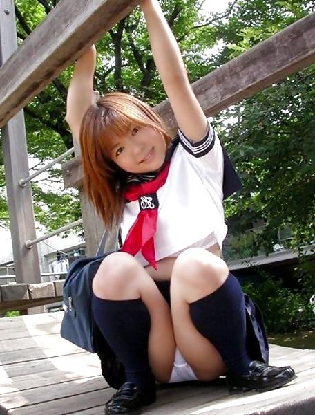 25P Japanese upskirt panties 