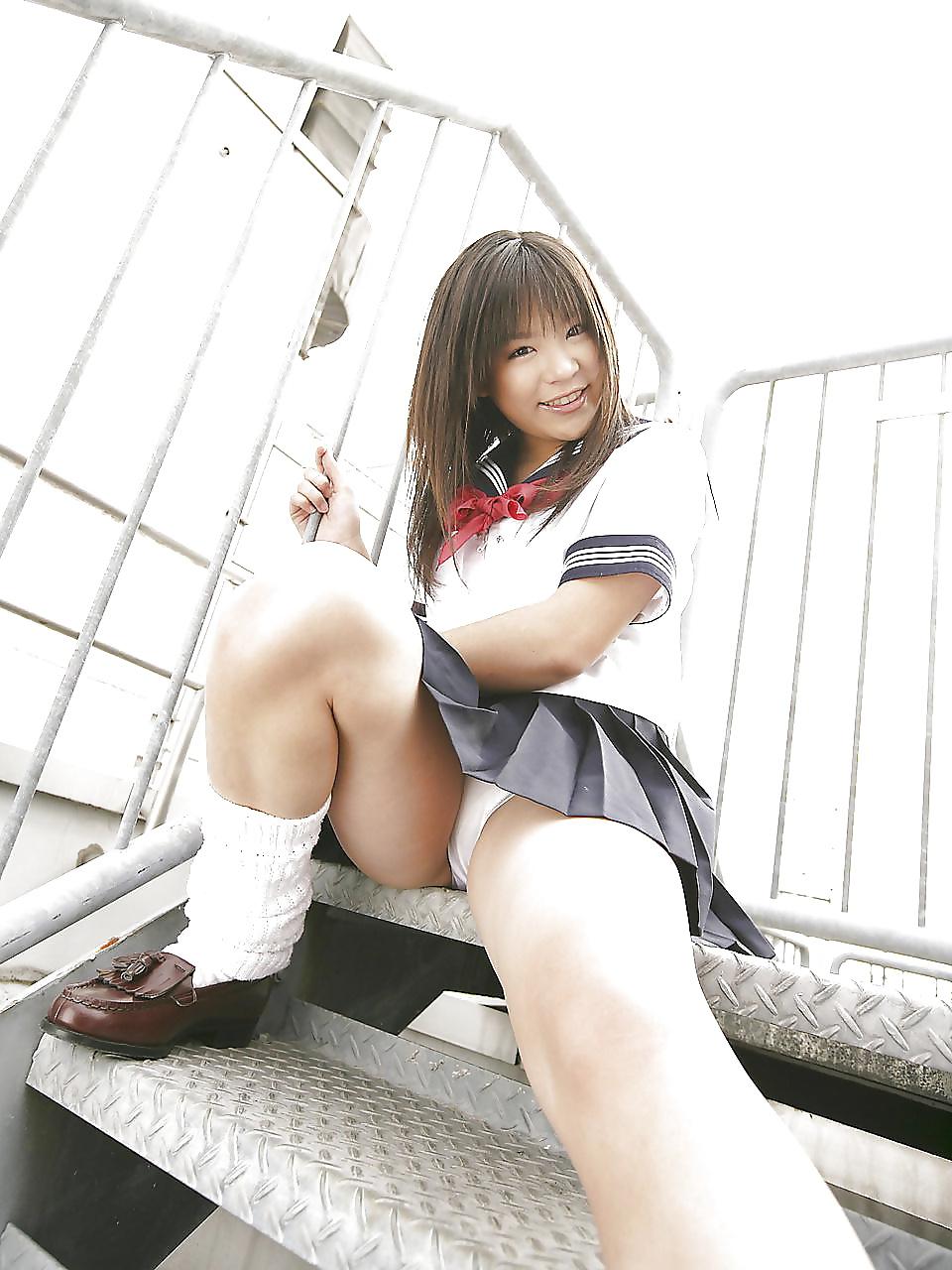 25P Japanese upskirt panties 