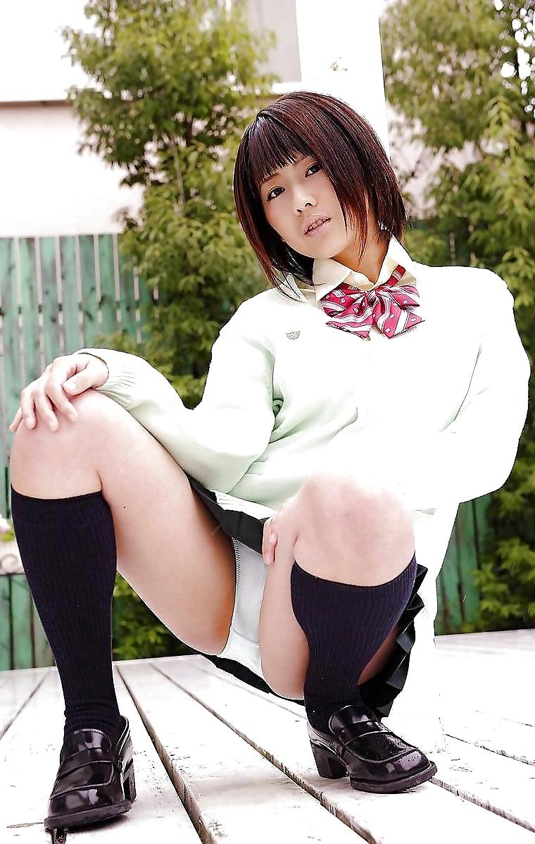 25P Japanese upskirt panties 