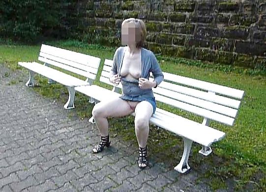 7P Im Baumarkt ... without bra and pants.