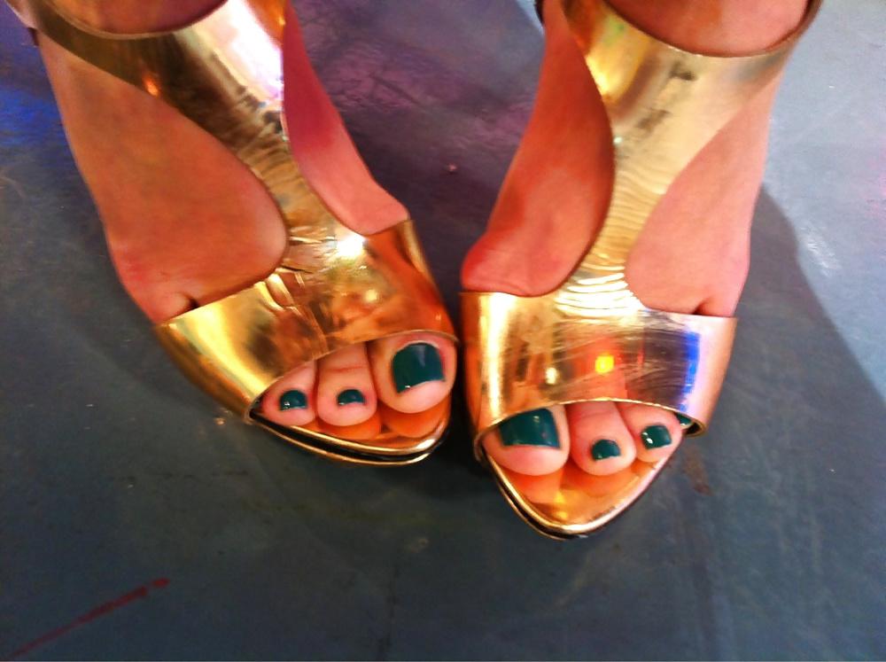25P FEET PRETTY FEET TO CUM