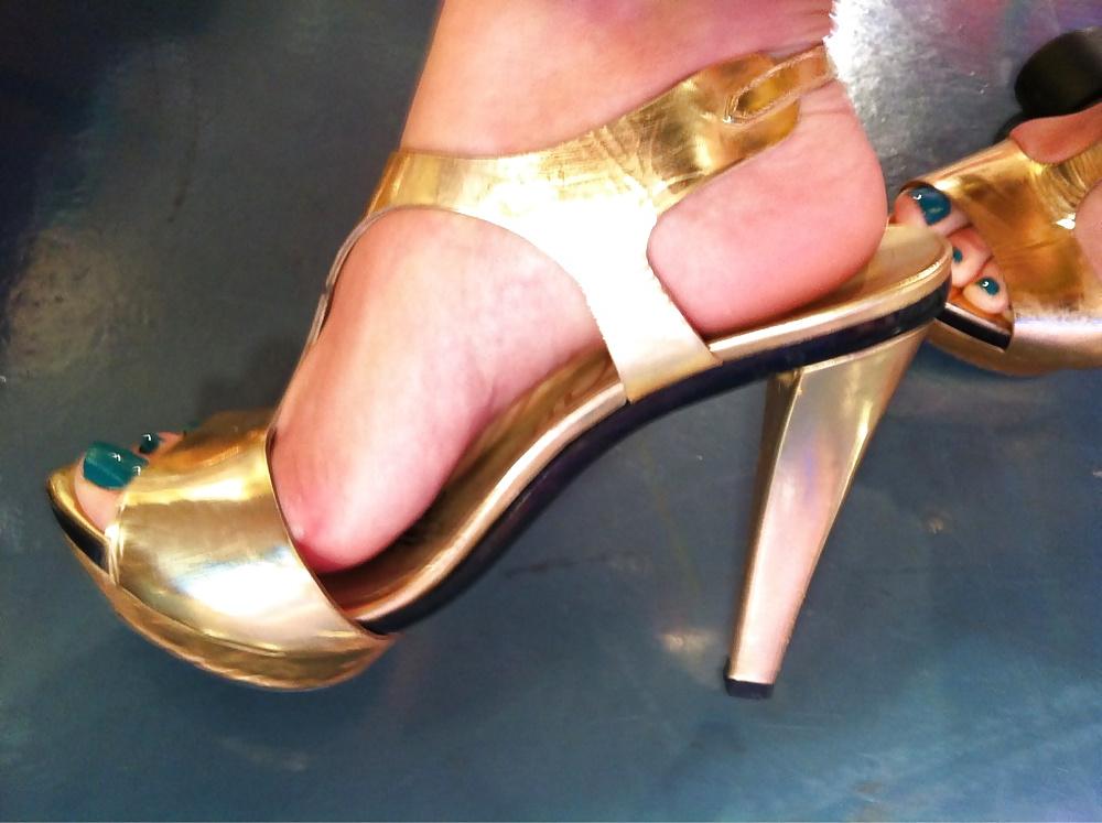 25P FEET PRETTY FEET TO CUM