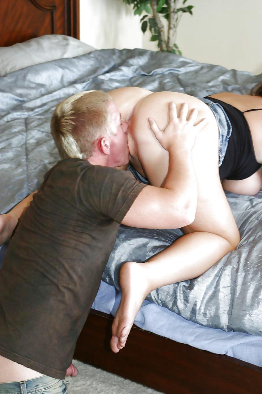 20P Daddy licks Princess from behind -- cunnilingus suck pussy