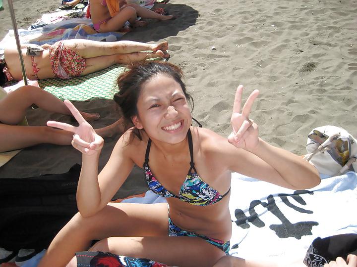 18P Friend changing after beach