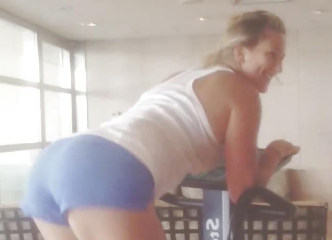 17P Hot Tennis Babes 1