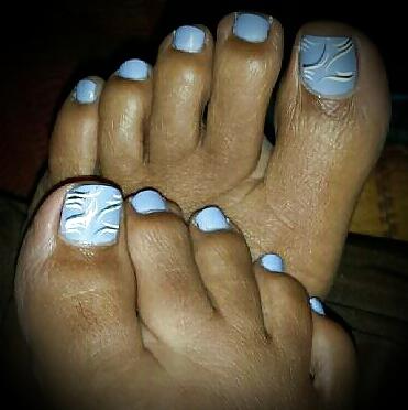 6P Pretty toes and feet