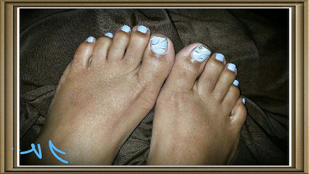 6P Pretty toes and feet
