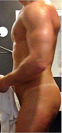 25P Gym Locker Room (Thonging, Semi Hard, Cockring)