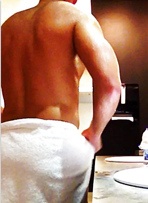 25P Gym Locker Room (Thonging, Semi Hard, Cockring)