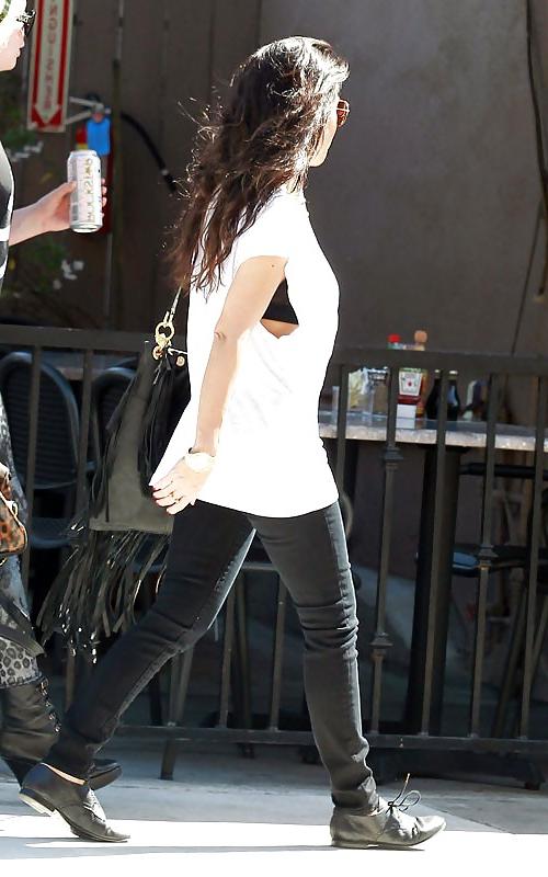 8P Kourtney Kardashian (black bra visible)