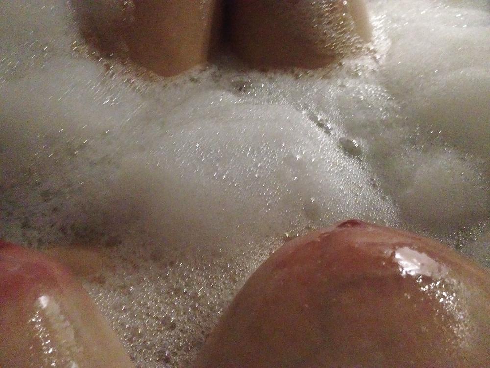 11P Sexy bubble bath time bathing my tits, pussy and legs 