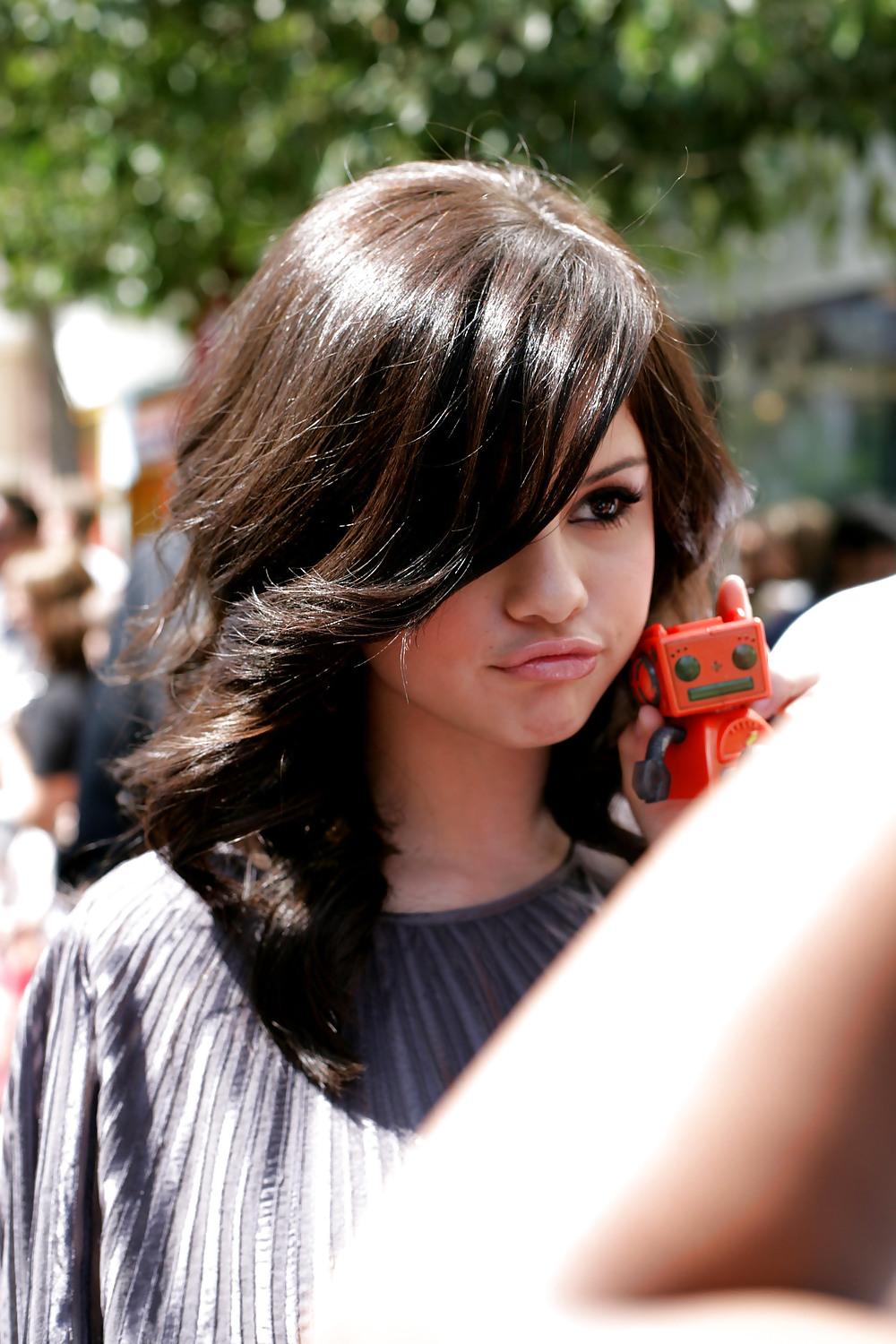 5P Wank On Selena Gomez - Cum on Next Queue