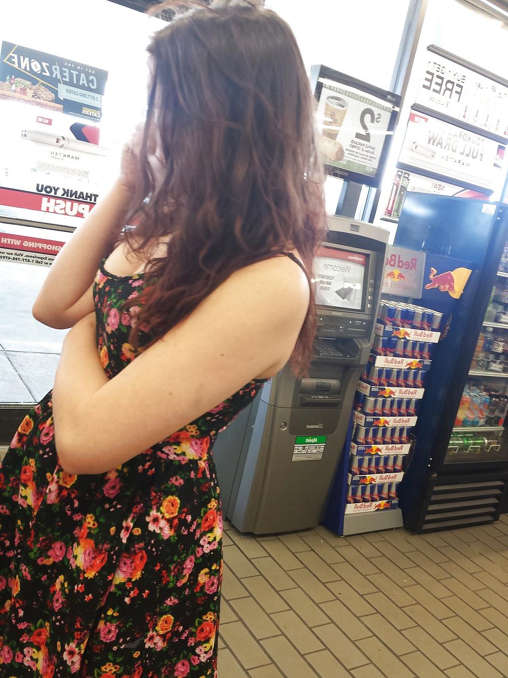 7P Sexy teen in leopard bra