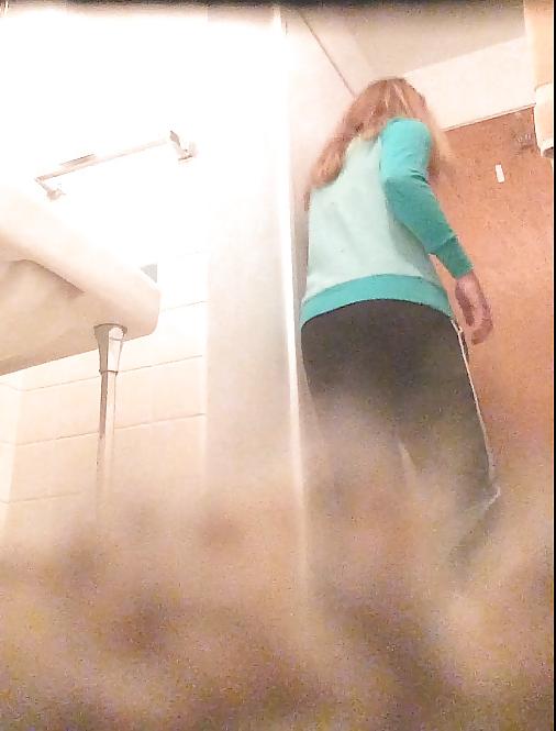 25P Spying on teen in bra and panties