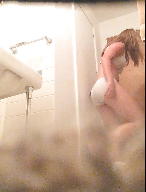 25P Spying on teen in bra and panties