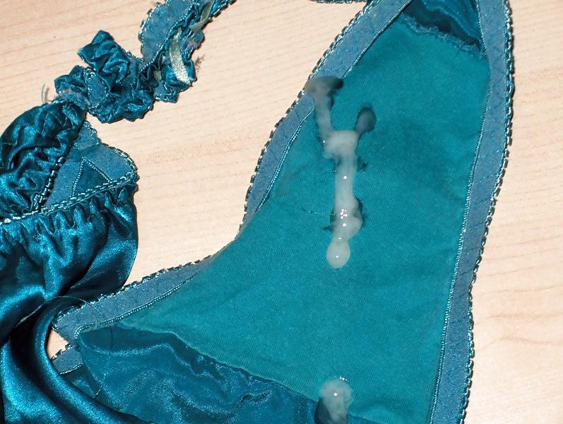 10P CUM ON PANTIES VOL.01