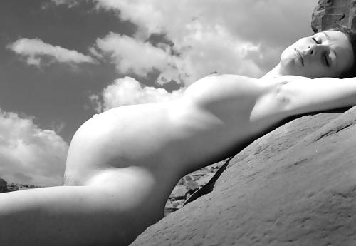 25P Pregnant Babes Naked Outdoors