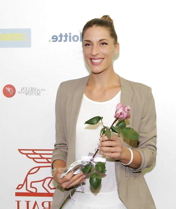 6P Unsere huebschen deutschen Tennis Girls
