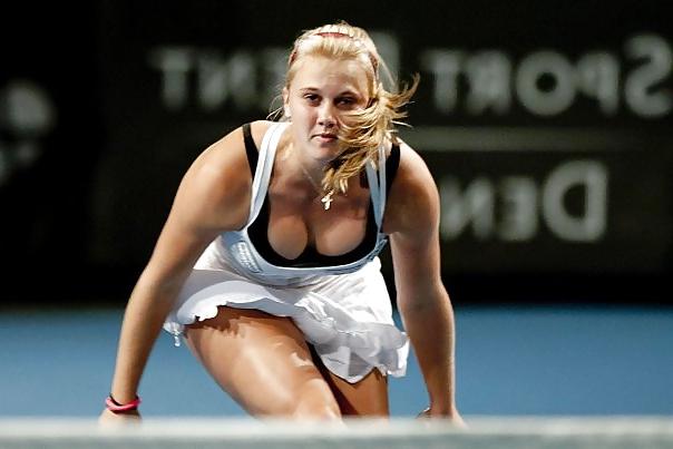 11P Tennis Titten boobs