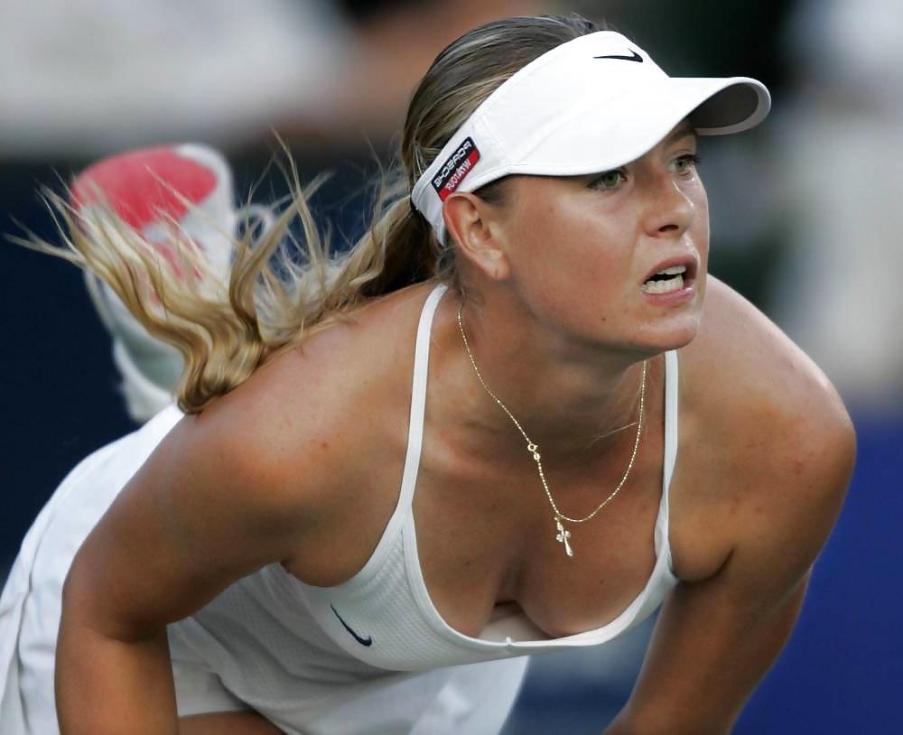 11P Tennis Titten boobs