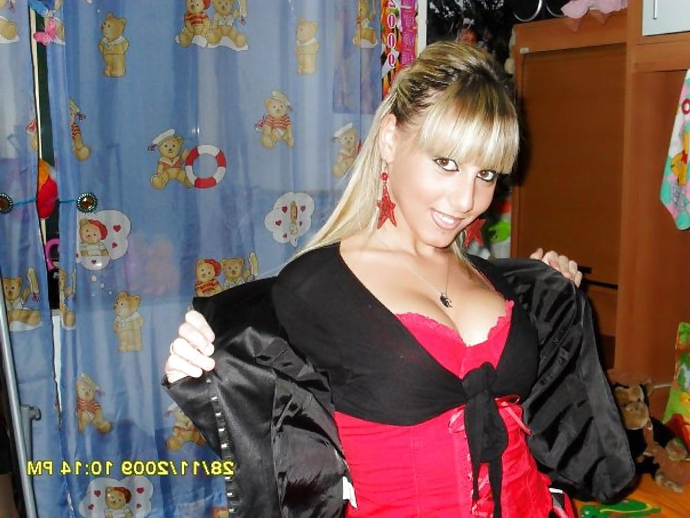 25P Slut Blonde Available For Gangbang