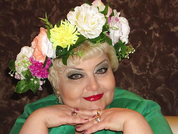 11P Russian Mature female face! Amateur! 