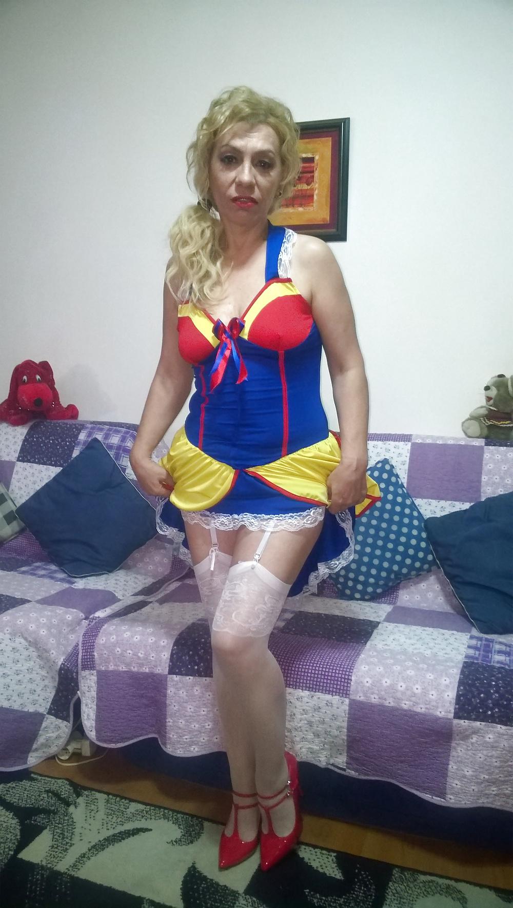 23P Sexylady4u is the princess snow white