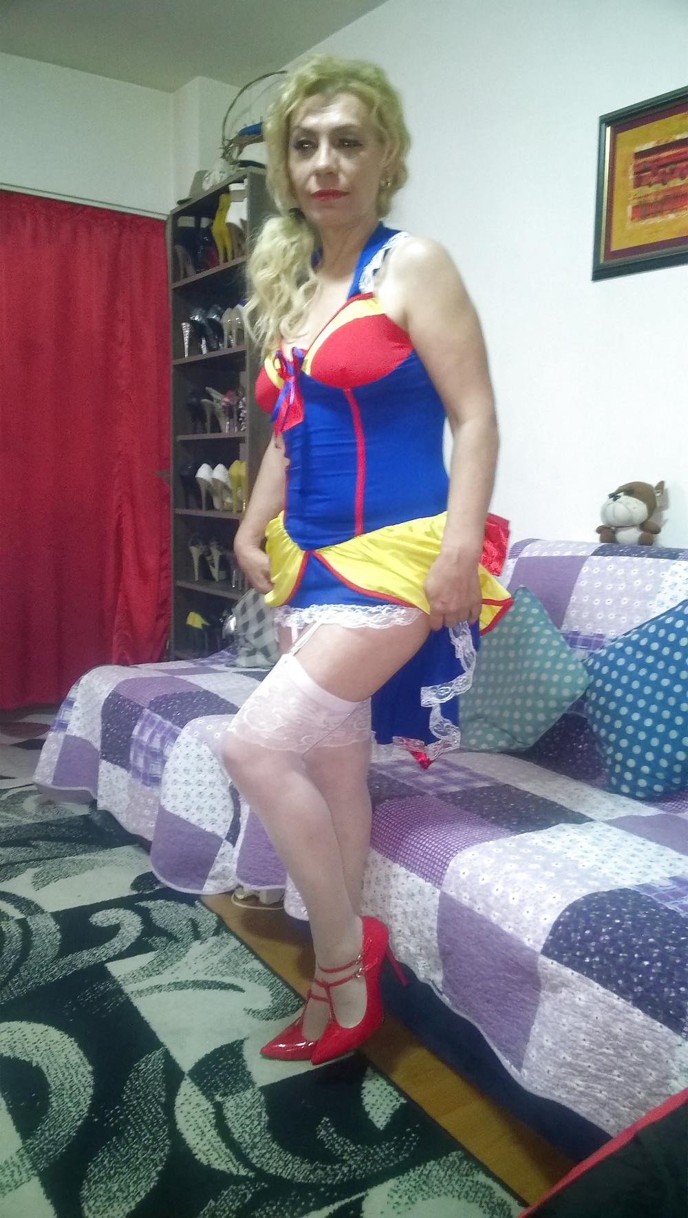 23P Sexylady4u is the princess snow white