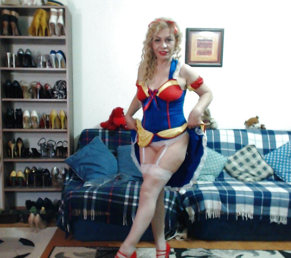 23P Sexylady4u is the princess snow white