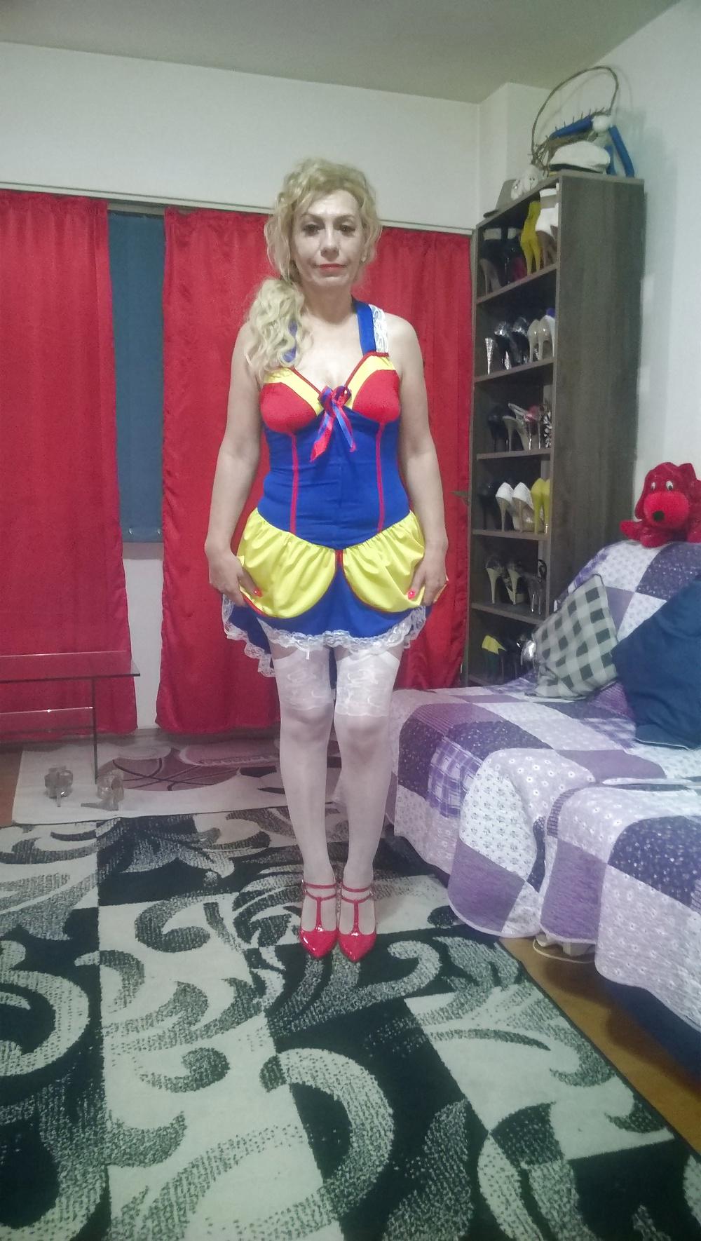 23P Sexylady4u is the princess snow white