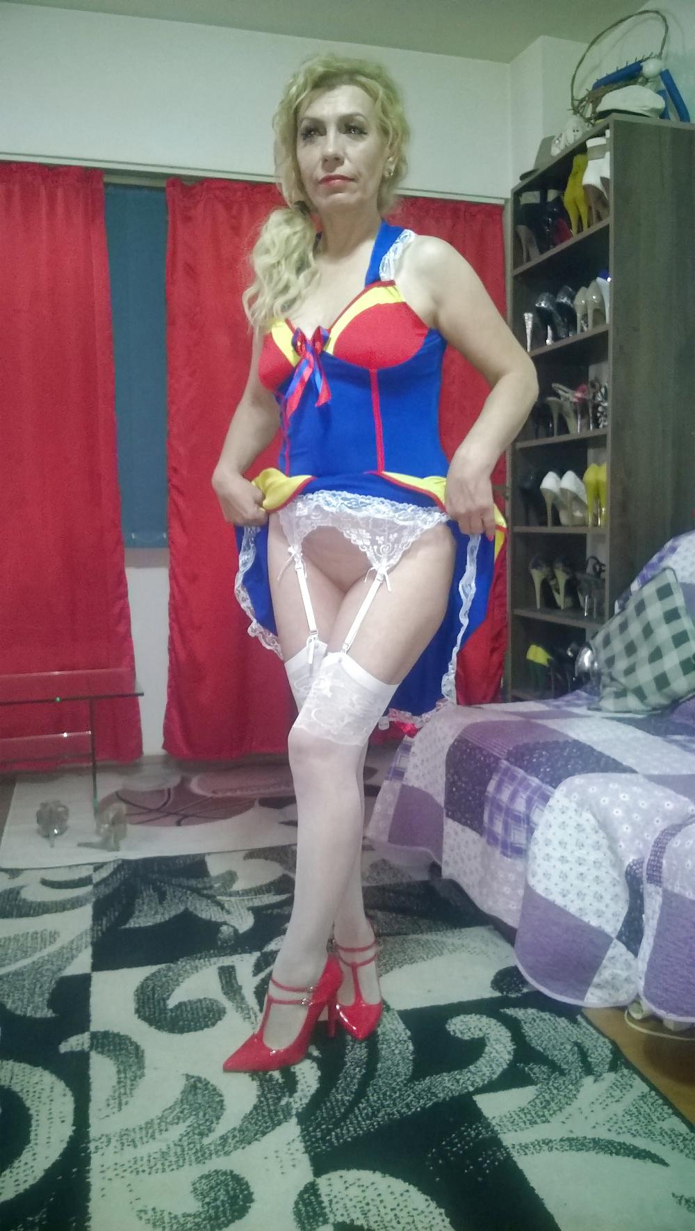23P Sexylady4u is the princess snow white