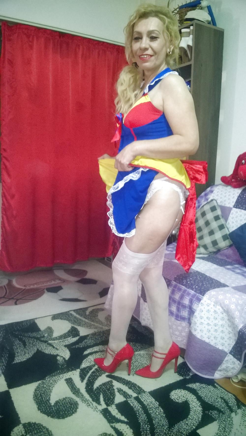 23P Sexylady4u is the princess snow white