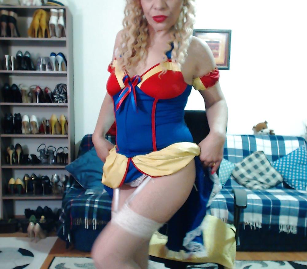 23P Sexylady4u is the princess snow white