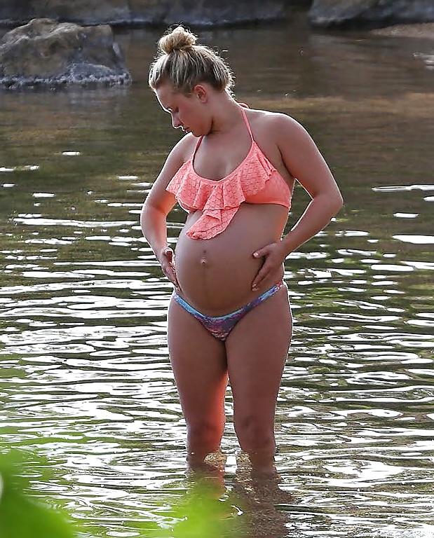 12P Hayden Panetirree pregnant bikini