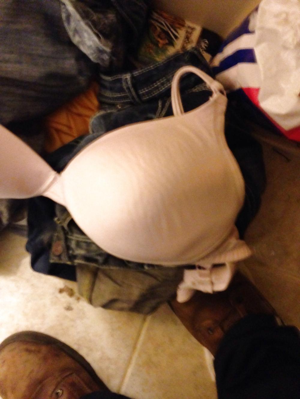 7P Chubby stepsis's big 42DD bra man her tits are big