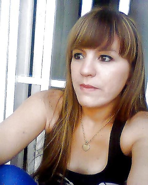 10P Please Cum On Karina Right Now She Likes Bi Cock.