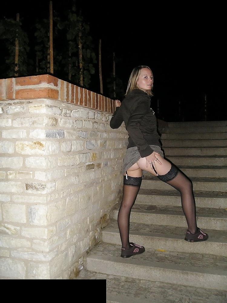 25P Hot girlfriend exhibit outdoor