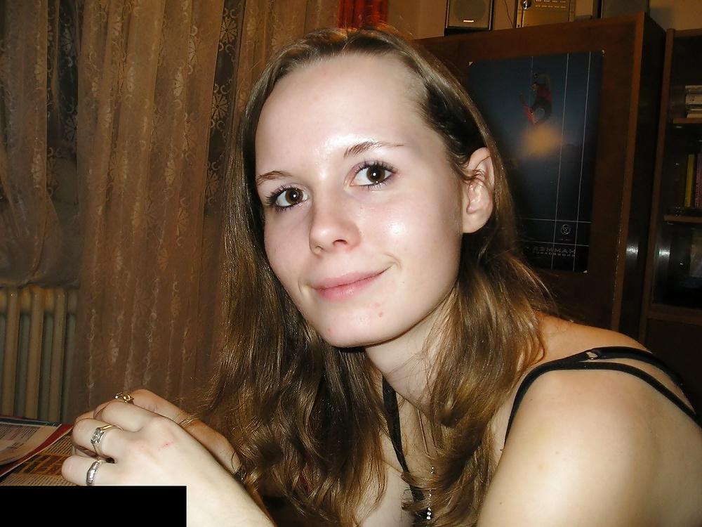 25P Hot girlfriend exhibit outdoor