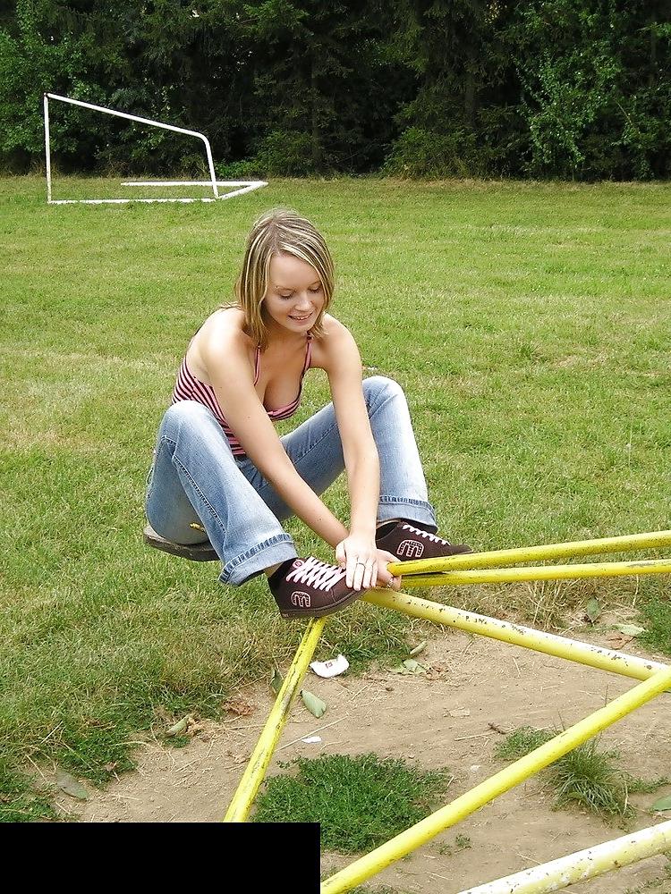 25P Hot girlfriend exhibit outdoor