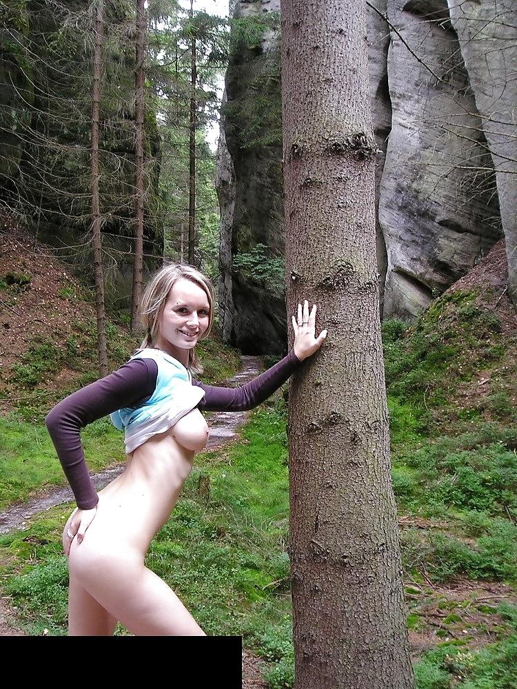 25P Hot girlfriend exhibit outdoor