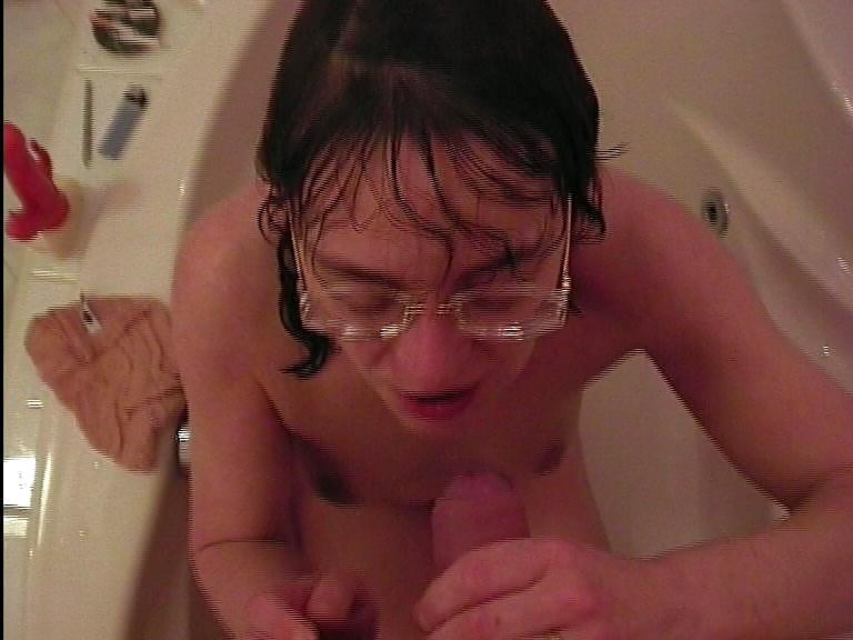 25P Horny in bath