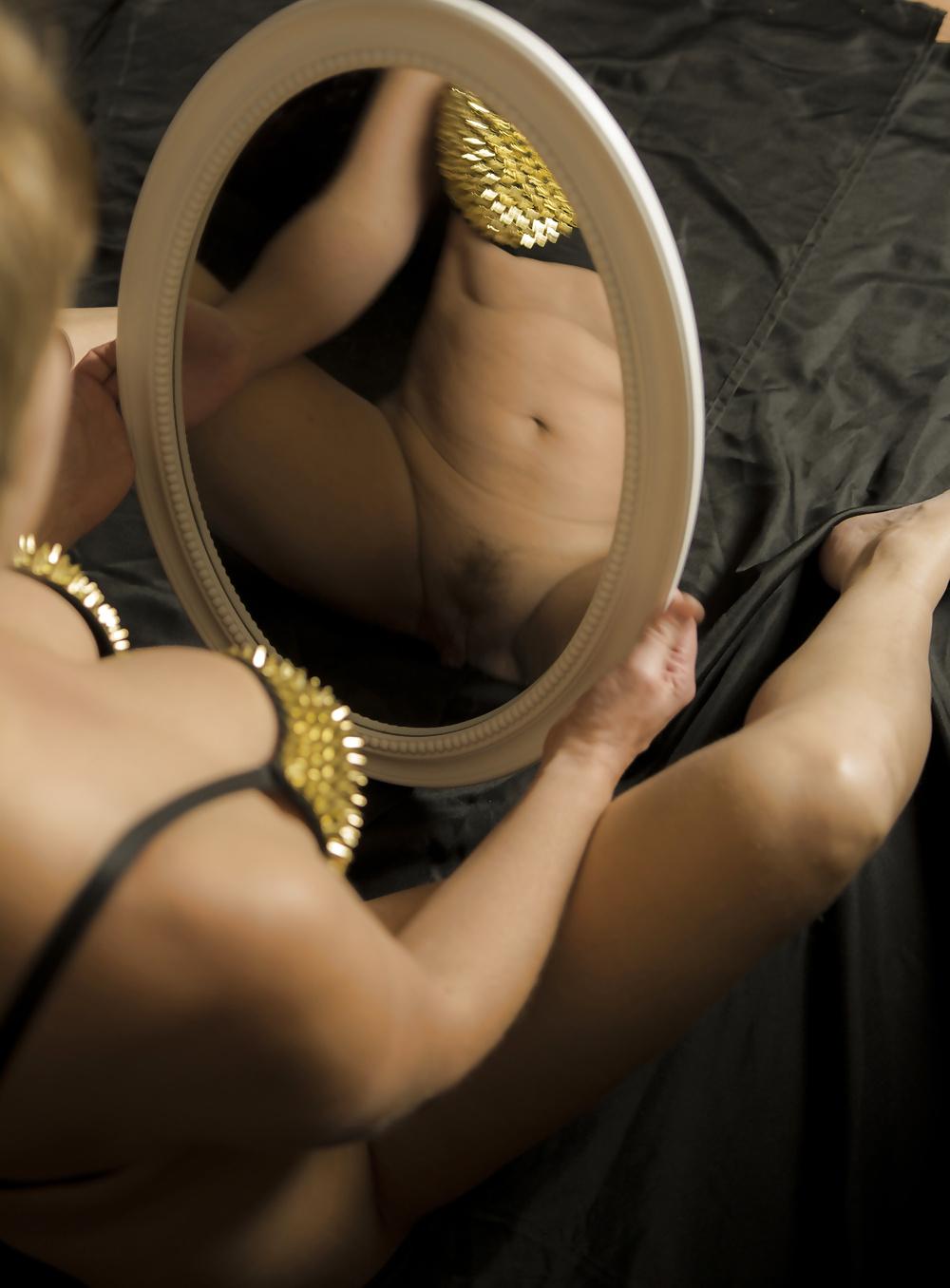 9P Milf in the mirror