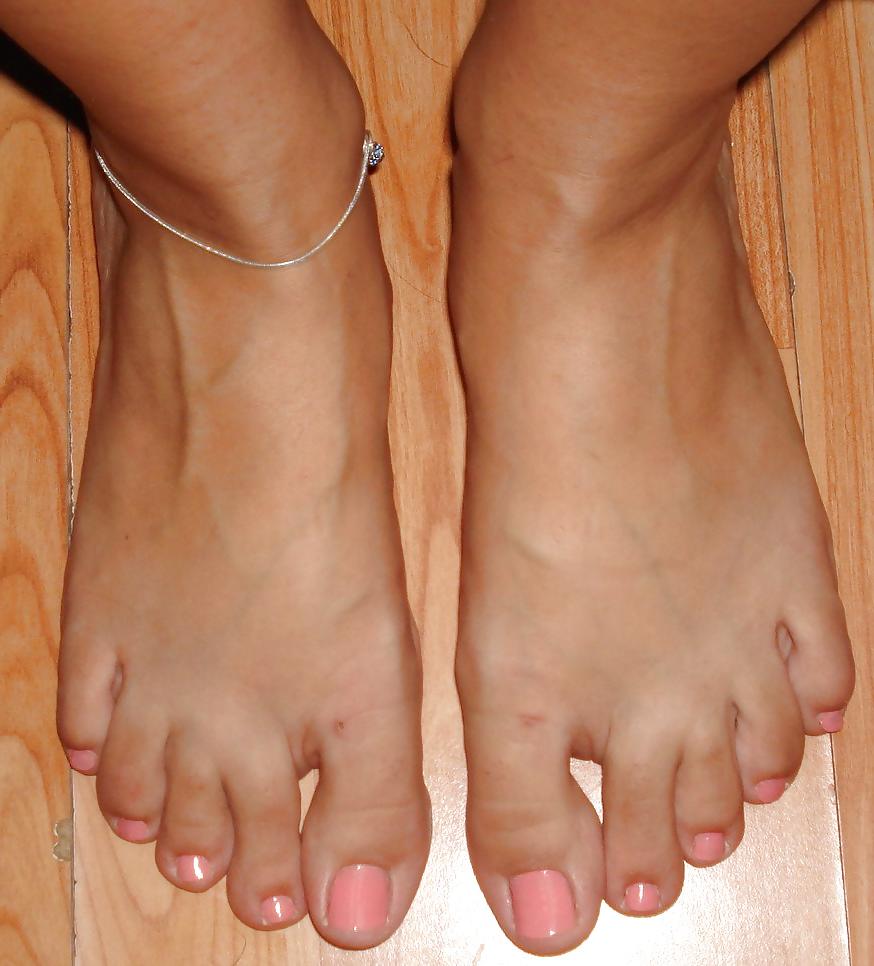 23P Somemore pretty feet.