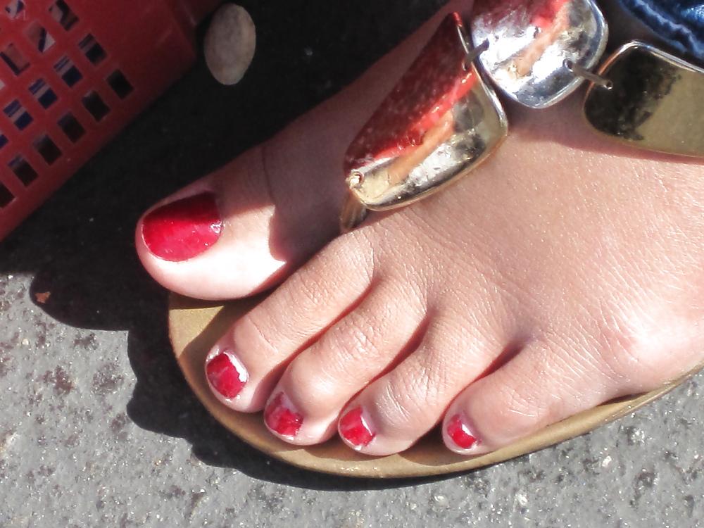 23P Somemore pretty feet.